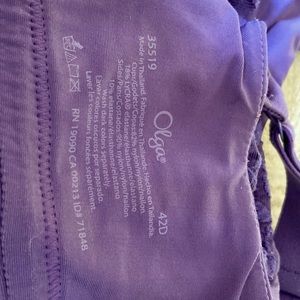 Deep purple, lacy underwire bra, lined, comfy, flirty color. Like new!